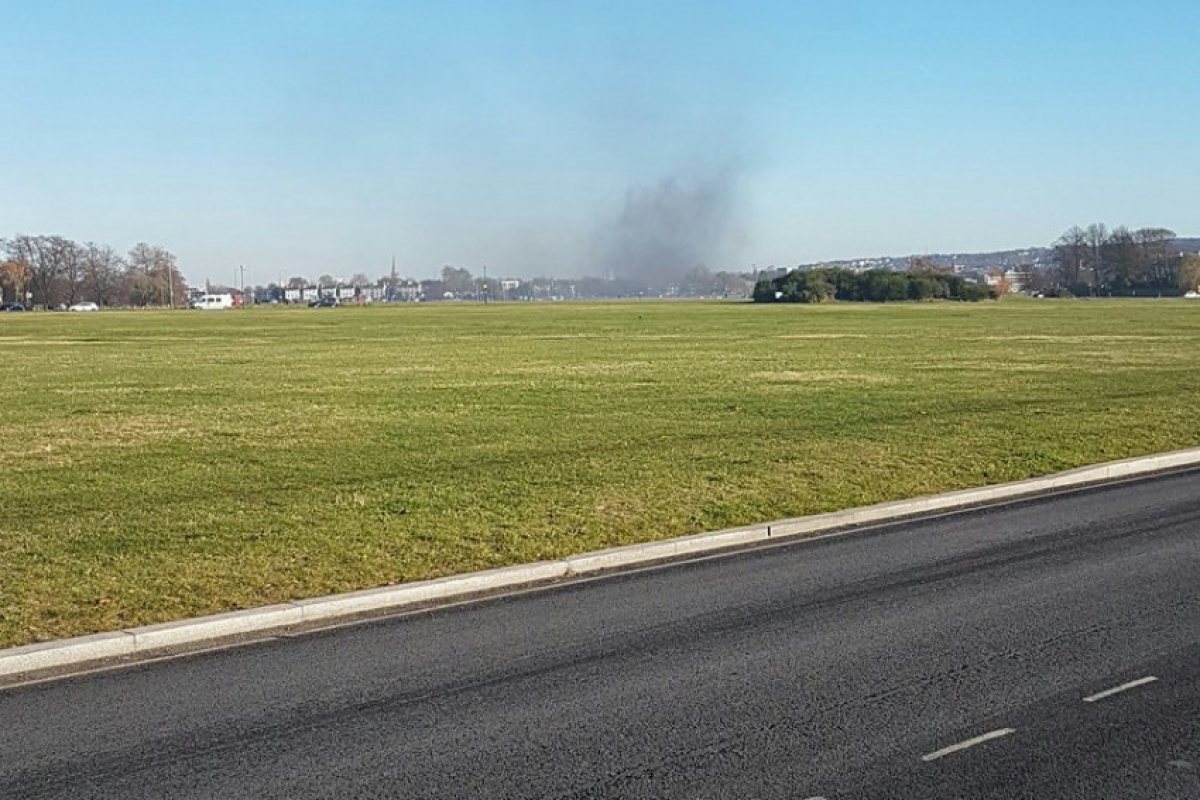 Огромен пожар горя в къща в Blackheath
