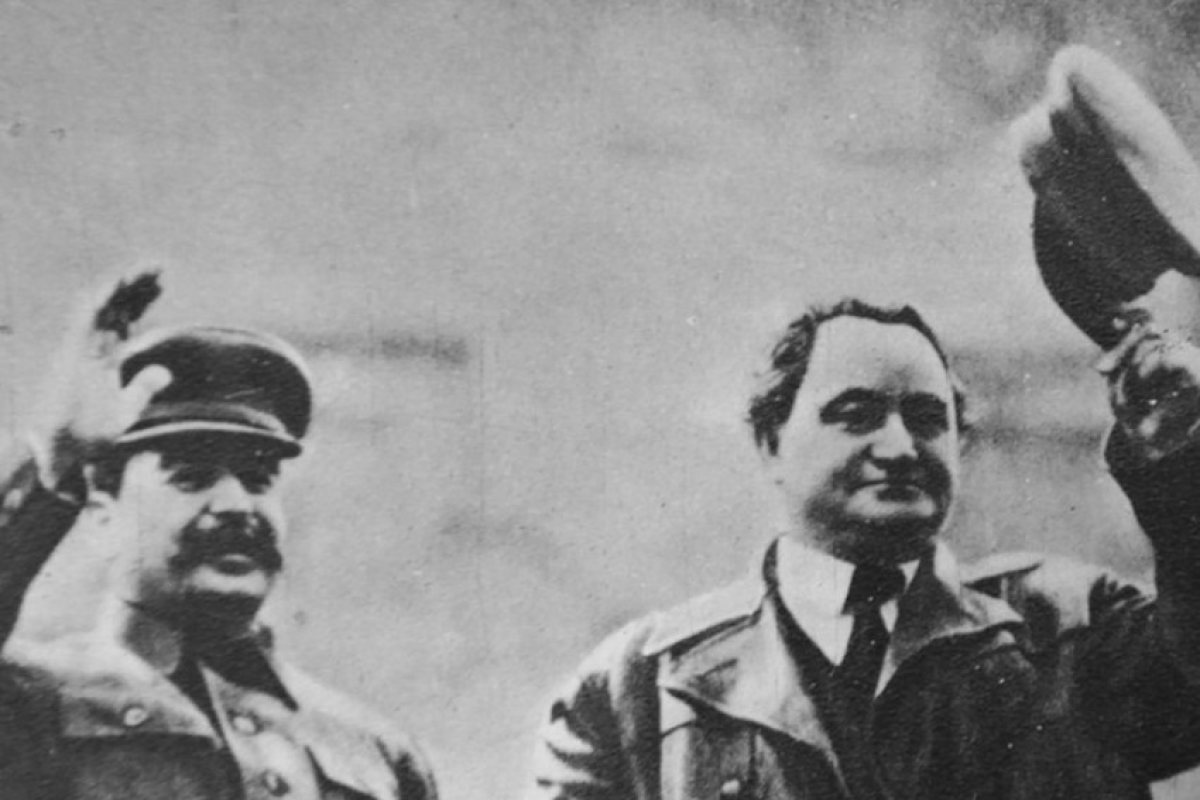 Варненски съветник иска отмяна на почетното гражданство на Сталин и Димитров