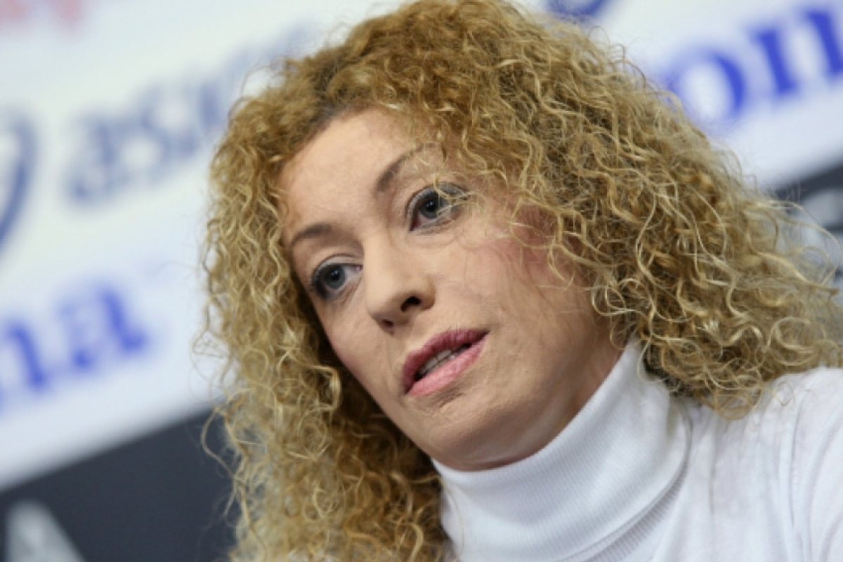 Ина Ананиева също напуска ансамбъла 