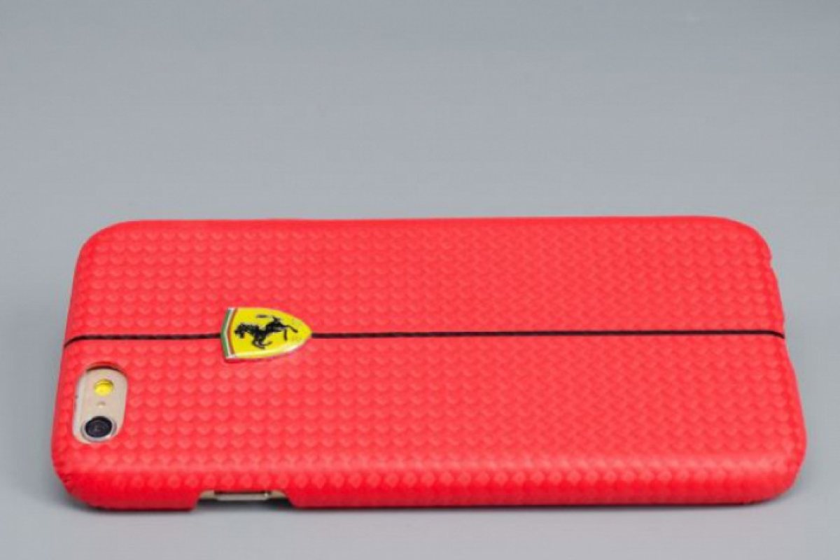 Apple представя уникалния iPhone Ferrari