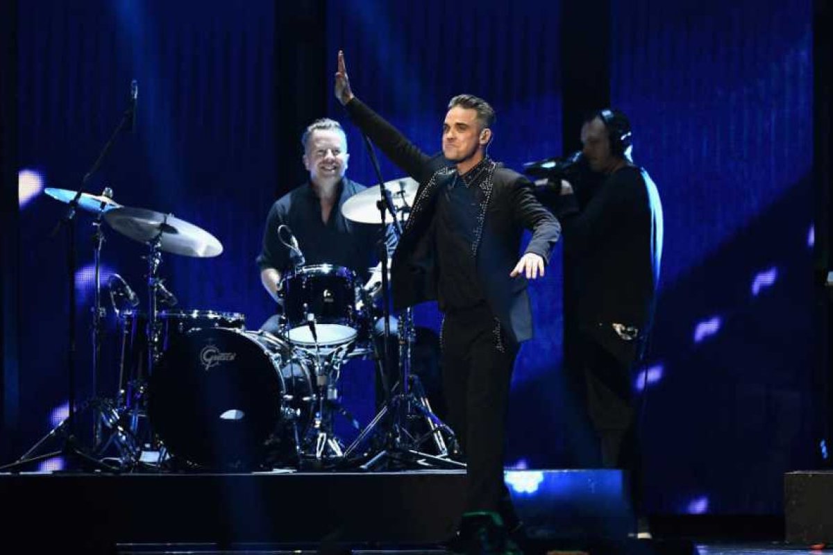 Дейвид Боуи триумфира посмъртно на Brit Awards