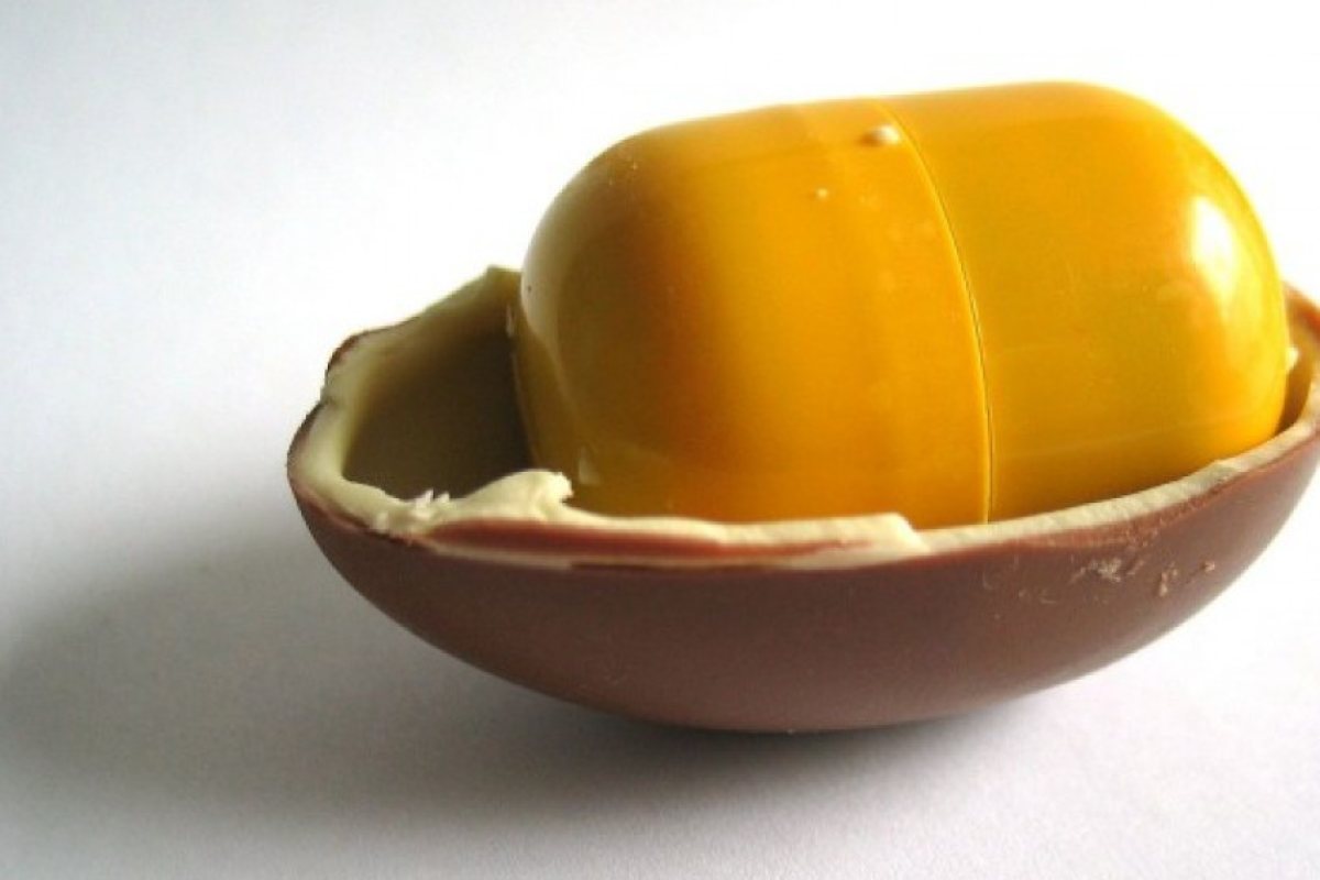 Знаете ли защо яйцето на Kinder Surprise е жълто?