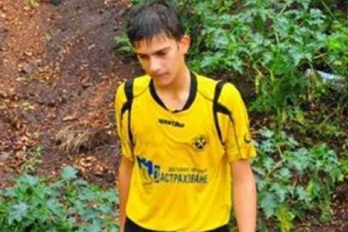 Роми заклаха 19-годишният перничанин Денис в Англия