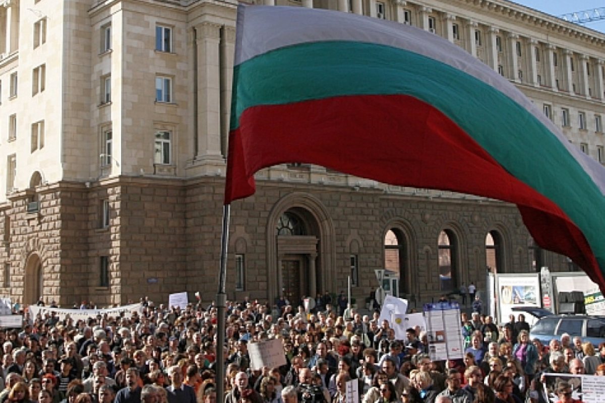 Населението на България продължава да се топи