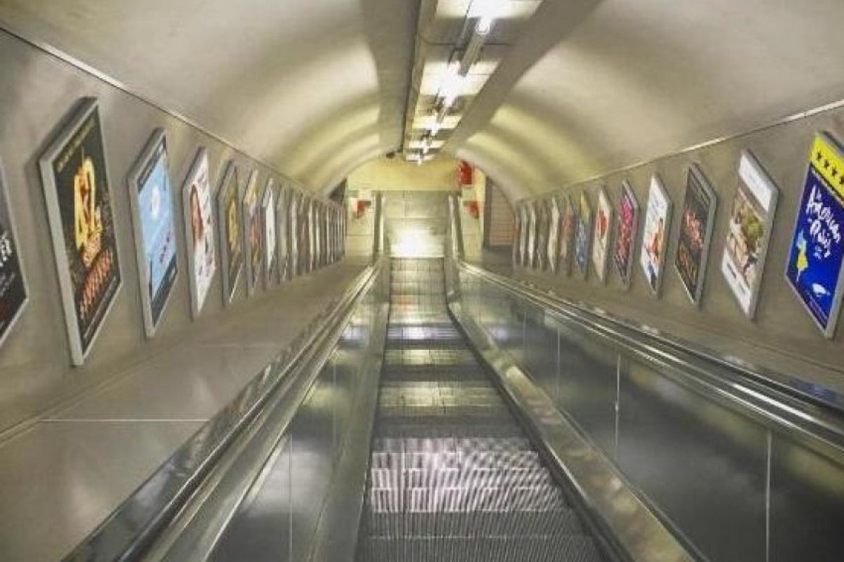 Лондонските улици и метростанции опустяха