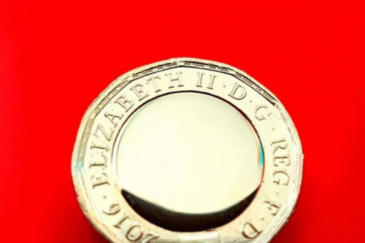 Новите монети от 1 паунд се разпадат (СНИМКИ)