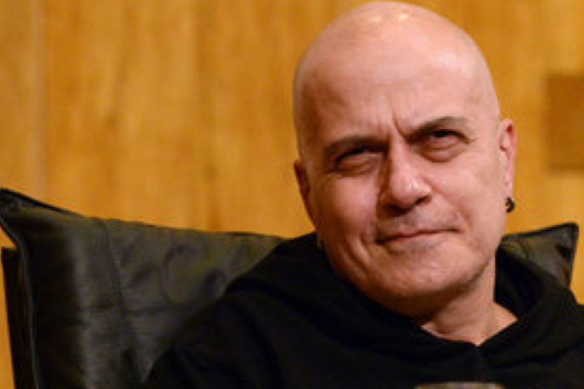 Сигнал за бомба прекъсна дело на Слави Трифонов
