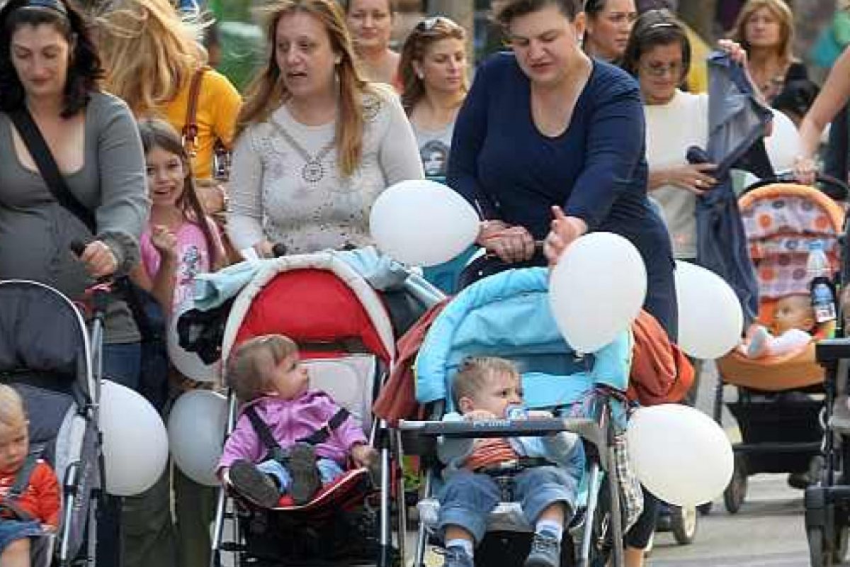 Майките с бонус, ако се върнат на работа 6 месеца след раждане