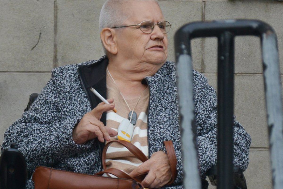 Вкарват в затвора 72-годишна британка, изпращала смъртни заплахи до Тереза Мей