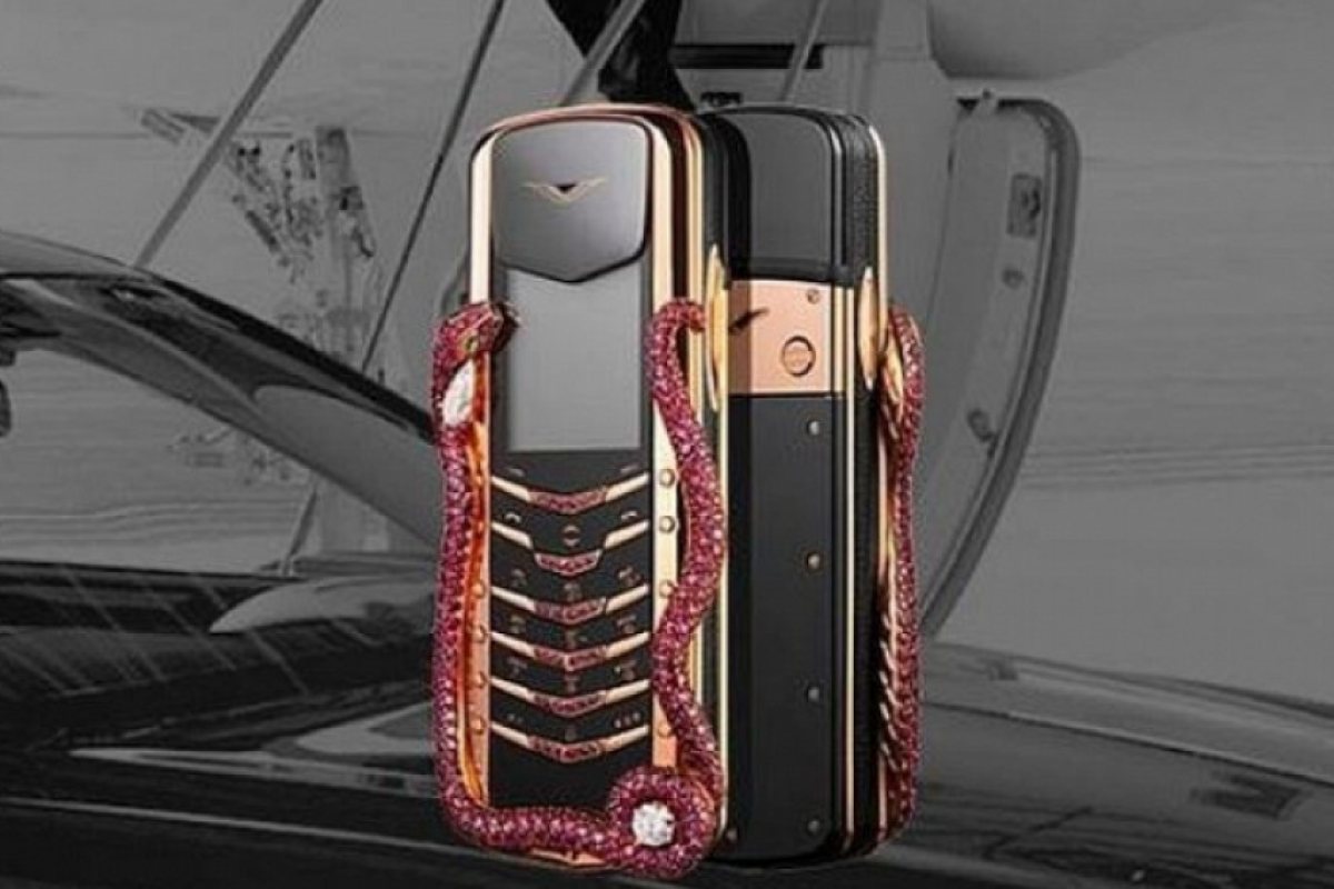 Новият телефон на Vertu - "само" за 350 000 долара (СНИМКИ)