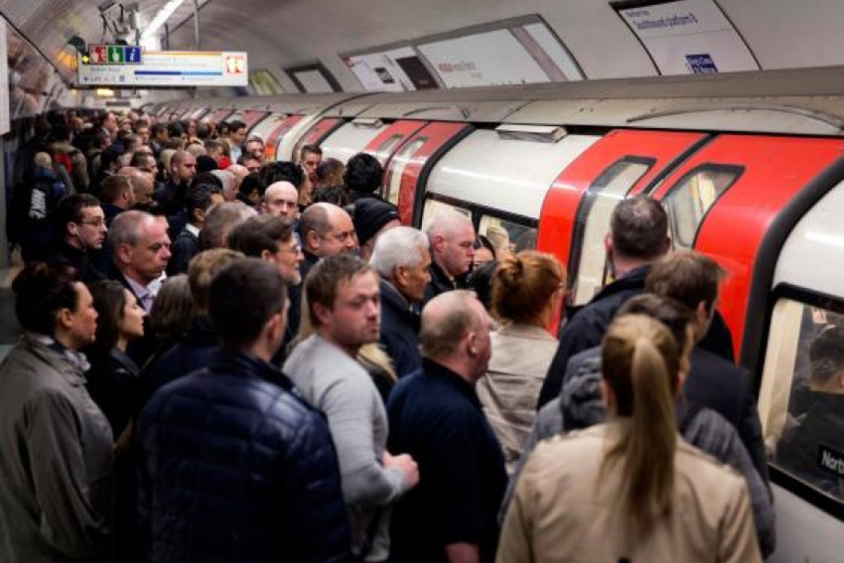 Обявиха коя е най-задушната линия на метрото в Лондон