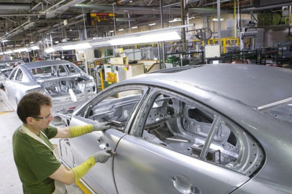 Jaguar наема 5000 служители във Великобритания 