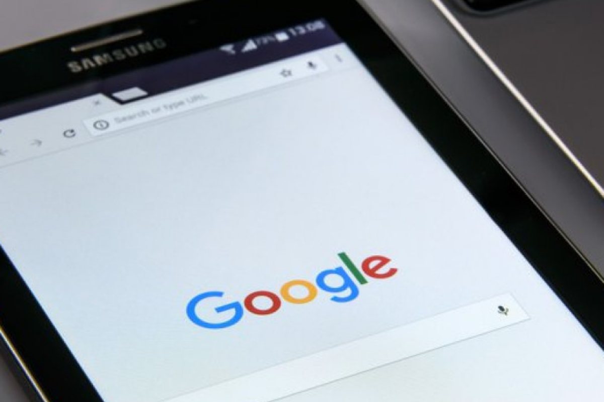 Колко печелят от реклама Google и Facebook