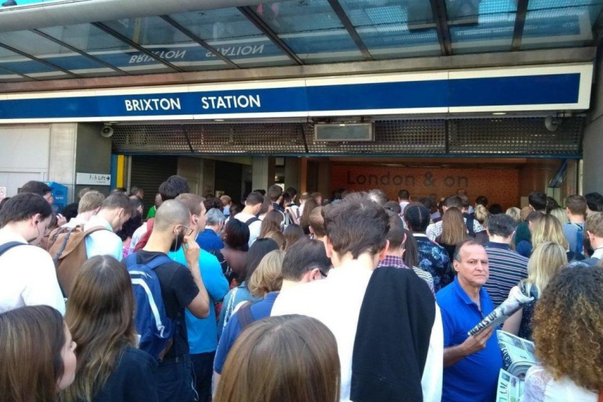 Мъж се почувства зле в метрото заради жегата