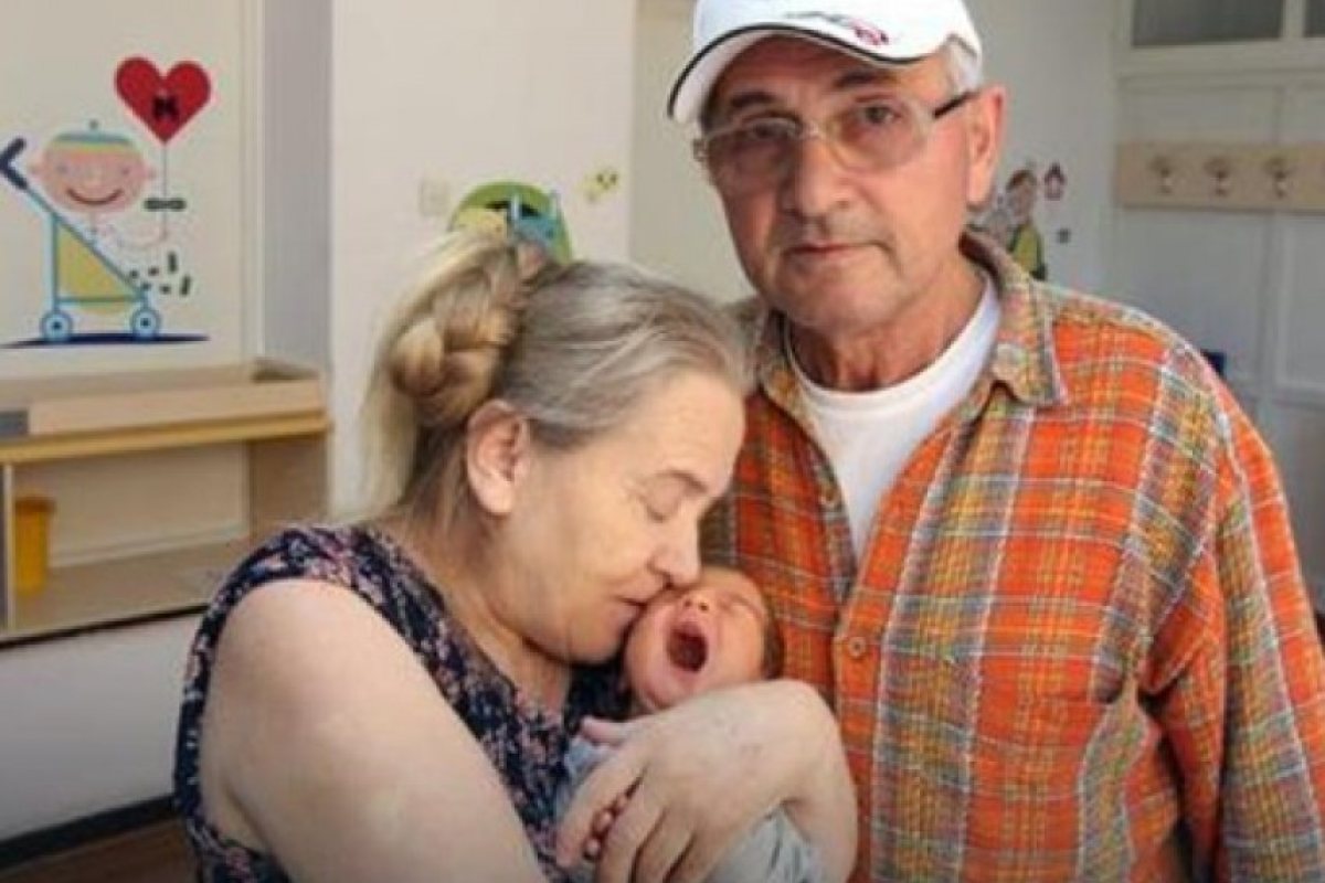Сръбкиня роди на 60 години след петия опит ин витро, а мъжът й я изостави  