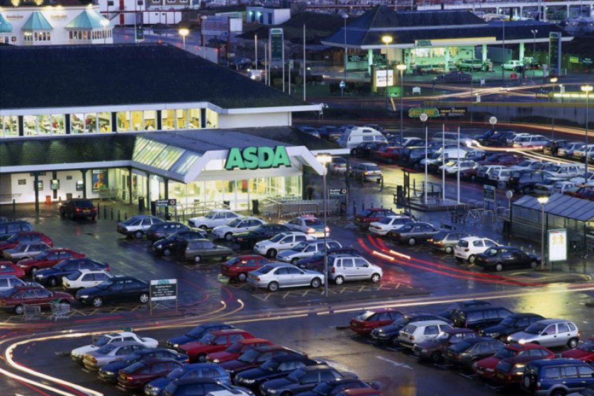Мъж хванат да мастурбира на паркинг в Asda