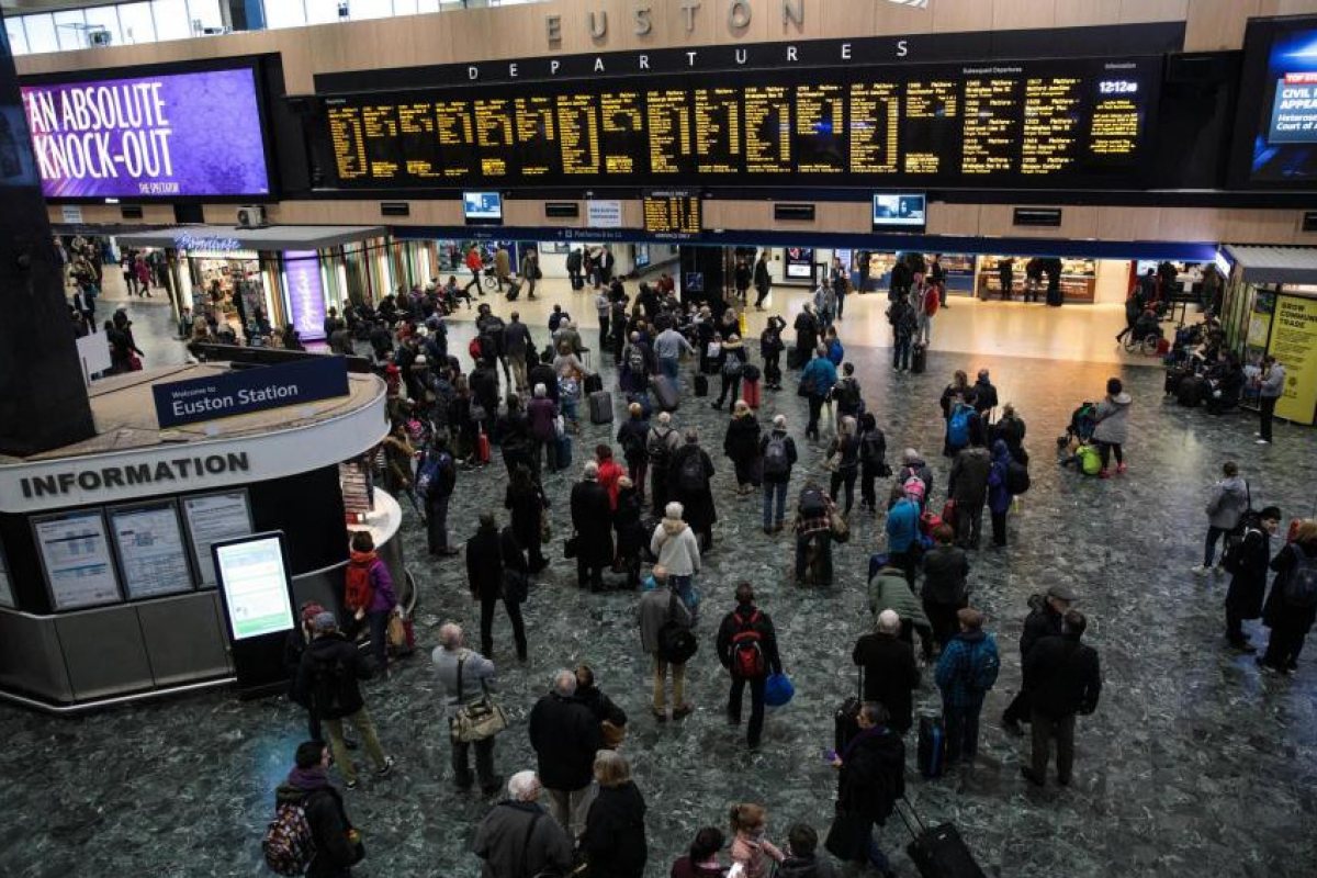 Без влакове от и за Euston 