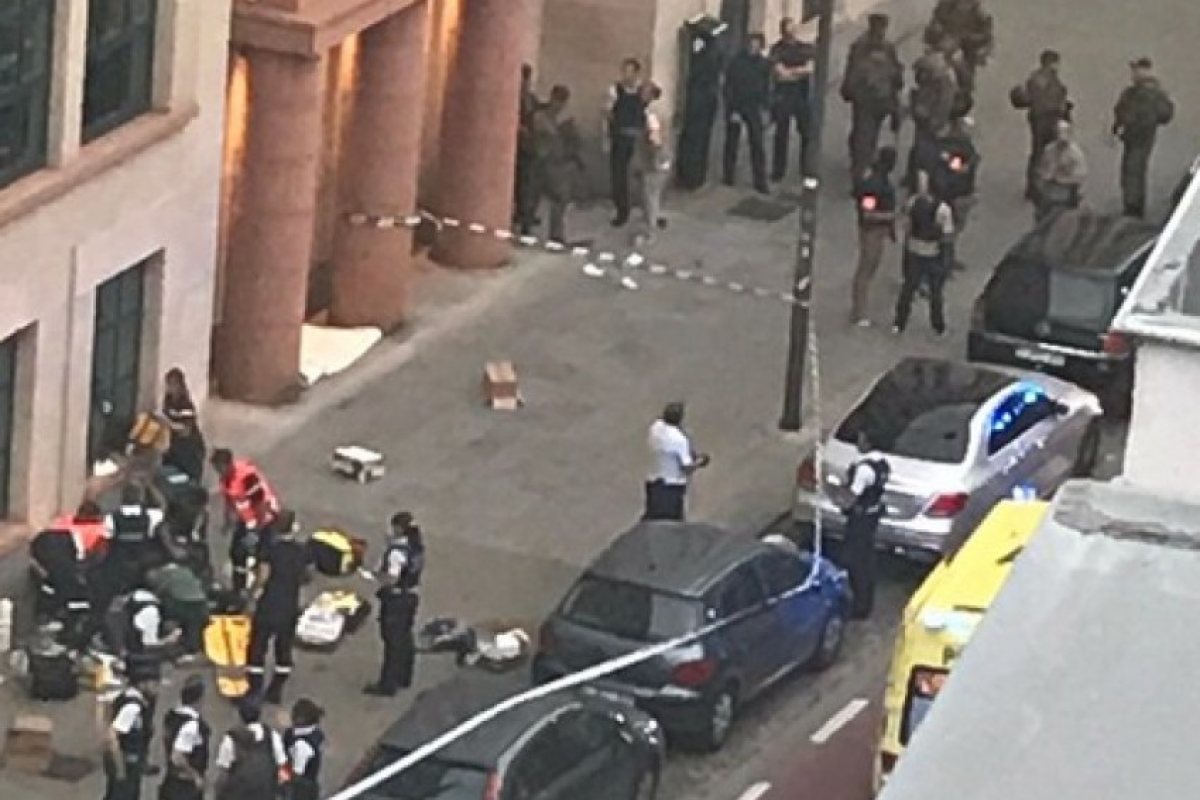 Мъж с нож нападна войници в Брюксел