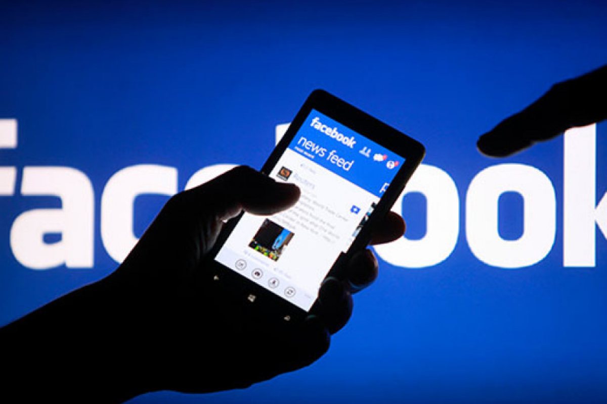 Facebook спря за стотици хиляди потребители в Европа