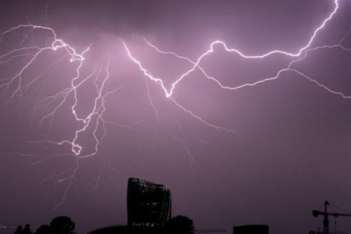 15 души ранени от светкавица във Франция