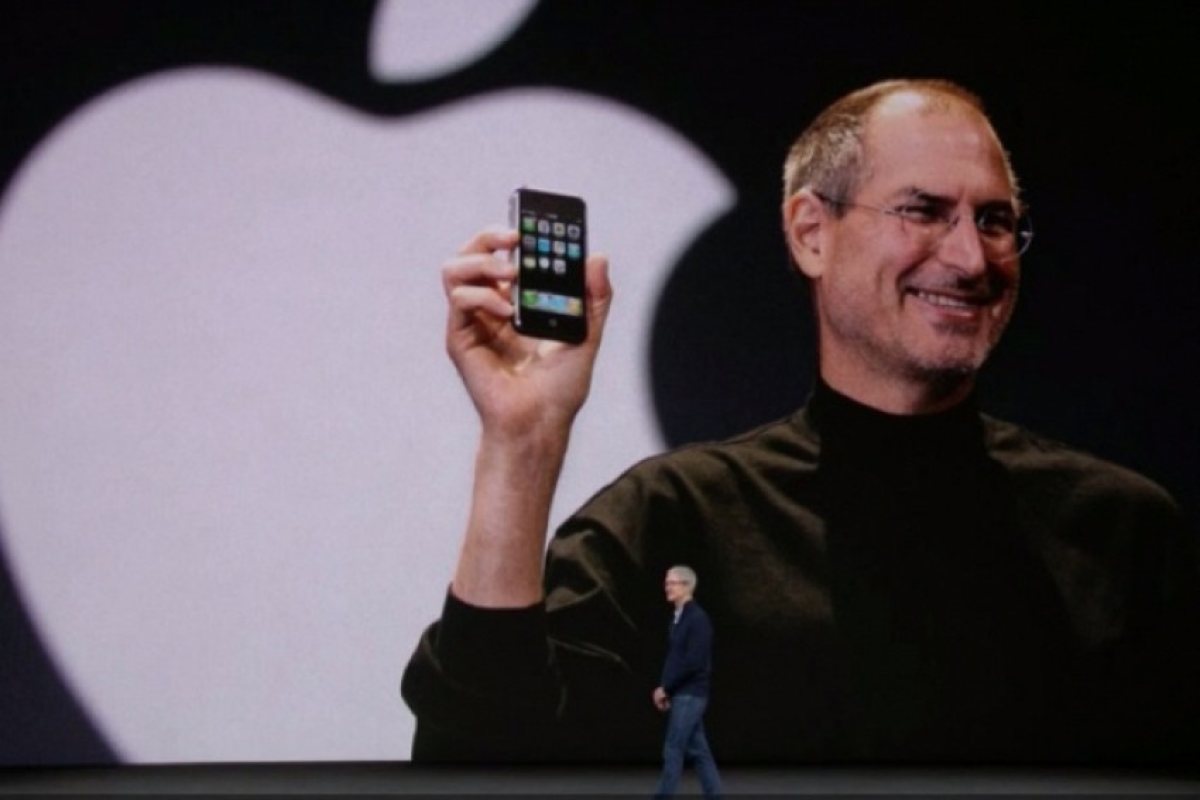 Стив Джобс винаги ще е ДНК-то на Apple, възкликна Тим Кук по време на "iPhone X събитието"