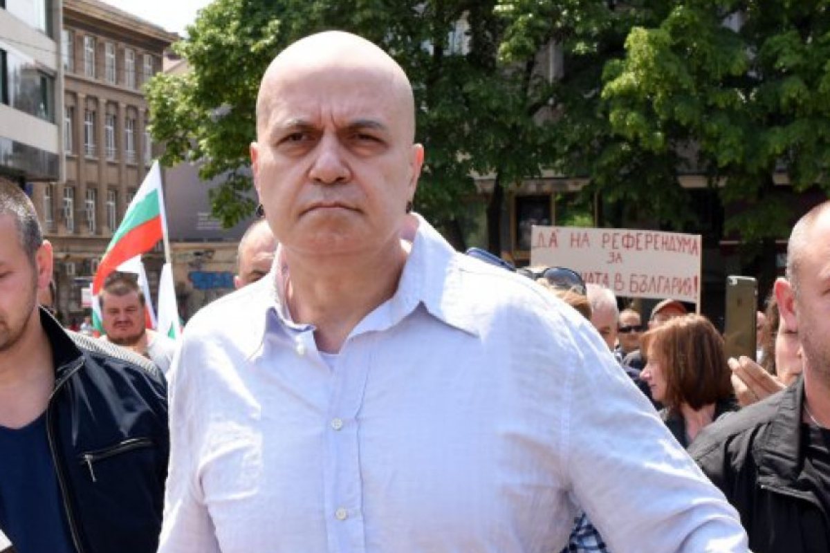 Слави Трифонов влиза в политиката? 