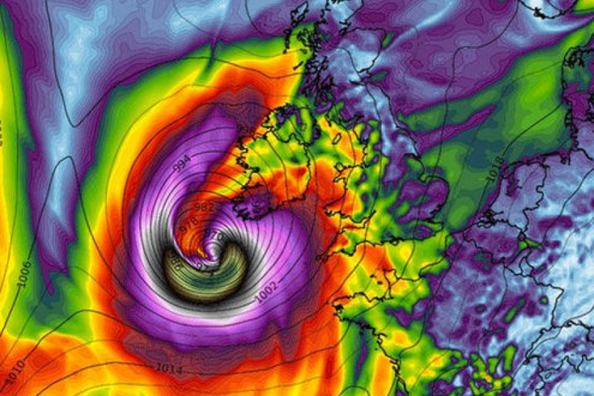 Американци предупреждават: Бурята Офелия удря Великобритания!