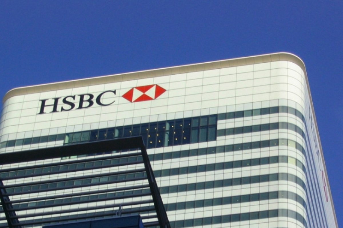 HSBC премести около 1000 служителя в Париж