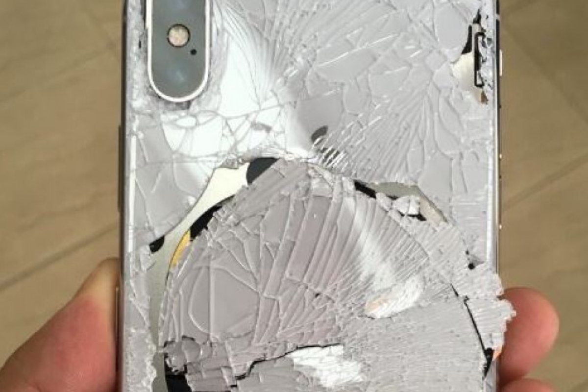 Не можете да си позволите новия iPhone X? Тези видеа ще ви накарат да се чувствате по-добре!
