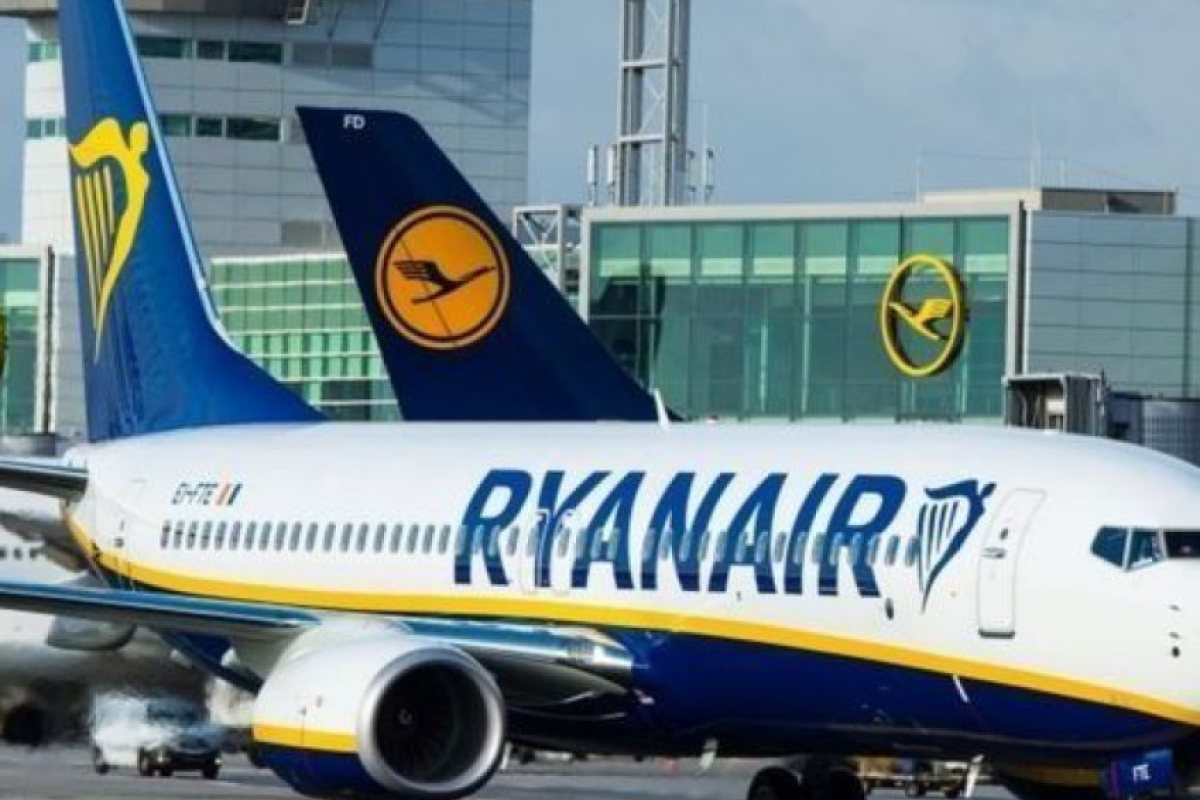 Ryanair наема стотици пилоти, за да се пребори с недостига на персонал