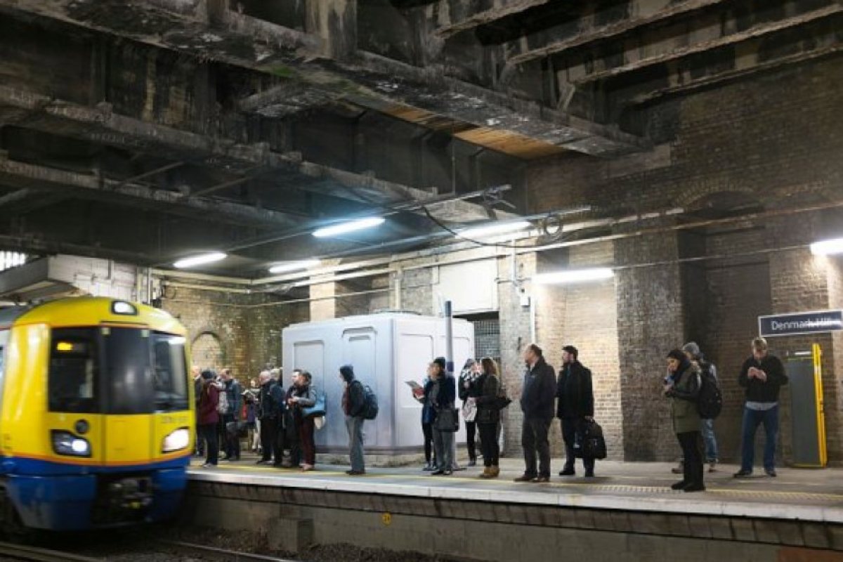Тийнейджър размаза с един удар окото на служител на метрото