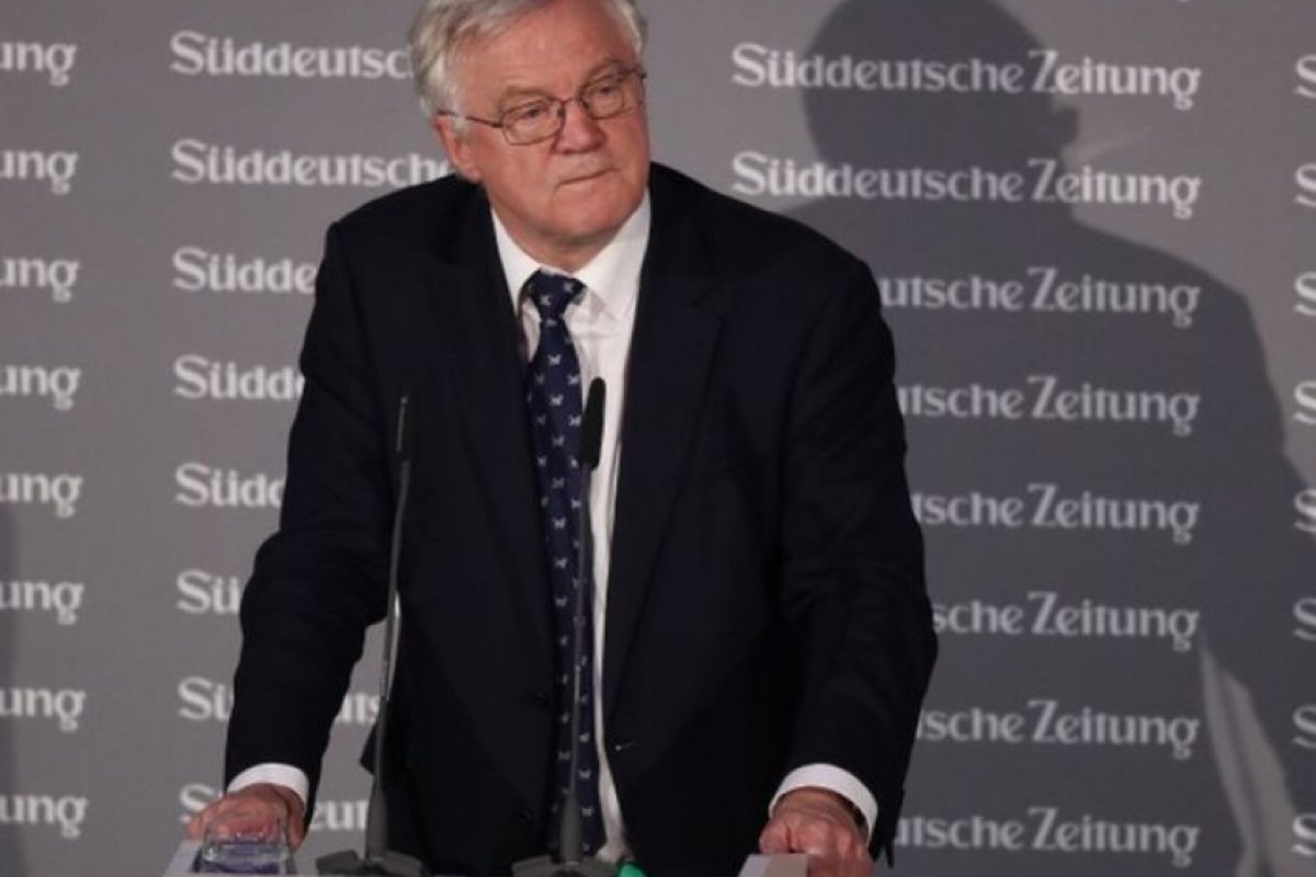 Дейвис: Скоро ще обсъждаме правата на европейците