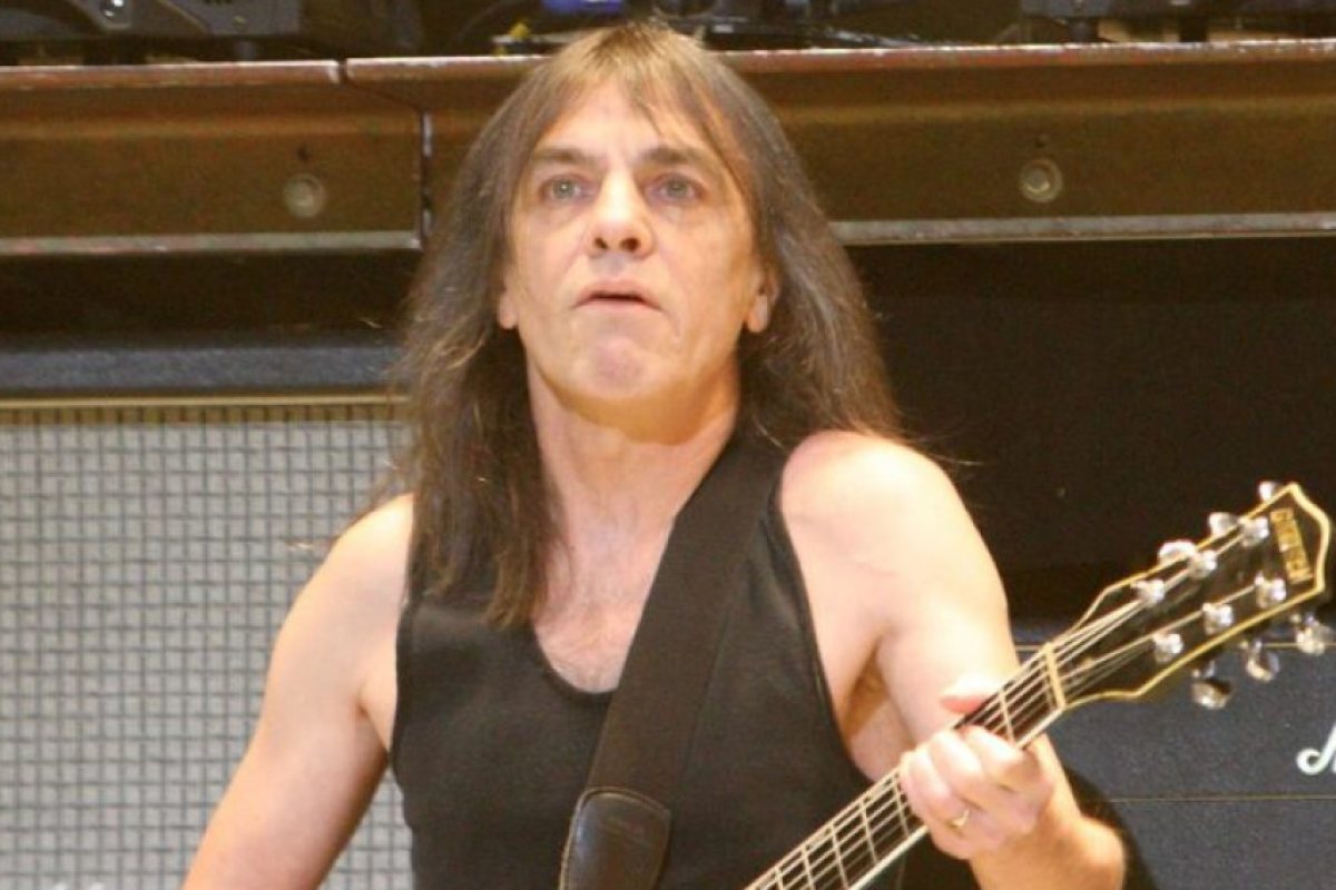 Почина китаристът на AC/DC Малкълм Йънг