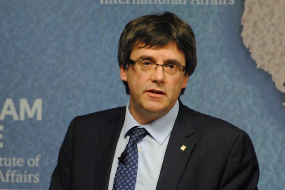 Испания оттегли международната заповед за ареста на Пучдемон