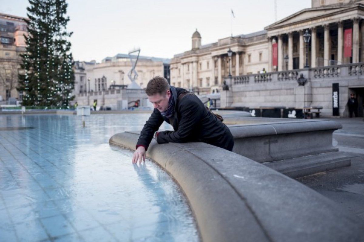 Замръзна фонтанът на Trafalgar Square