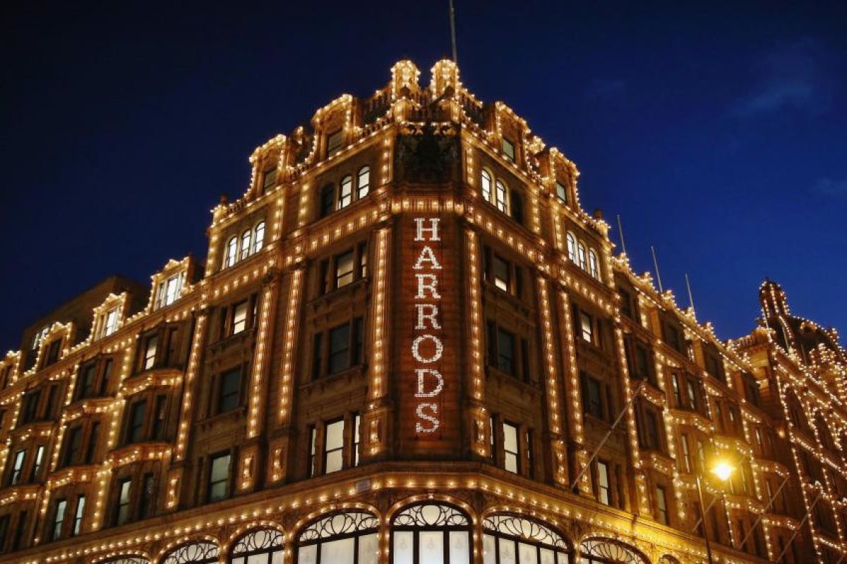 Harrods зарадва десетки с грешка в сайта 