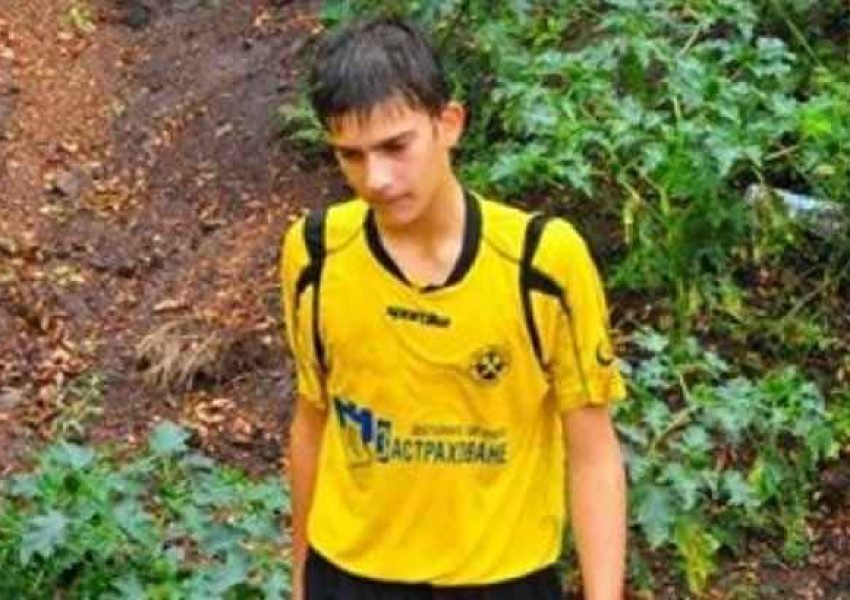 Роми заклаха 19-годишният перничанин Денис в Англия