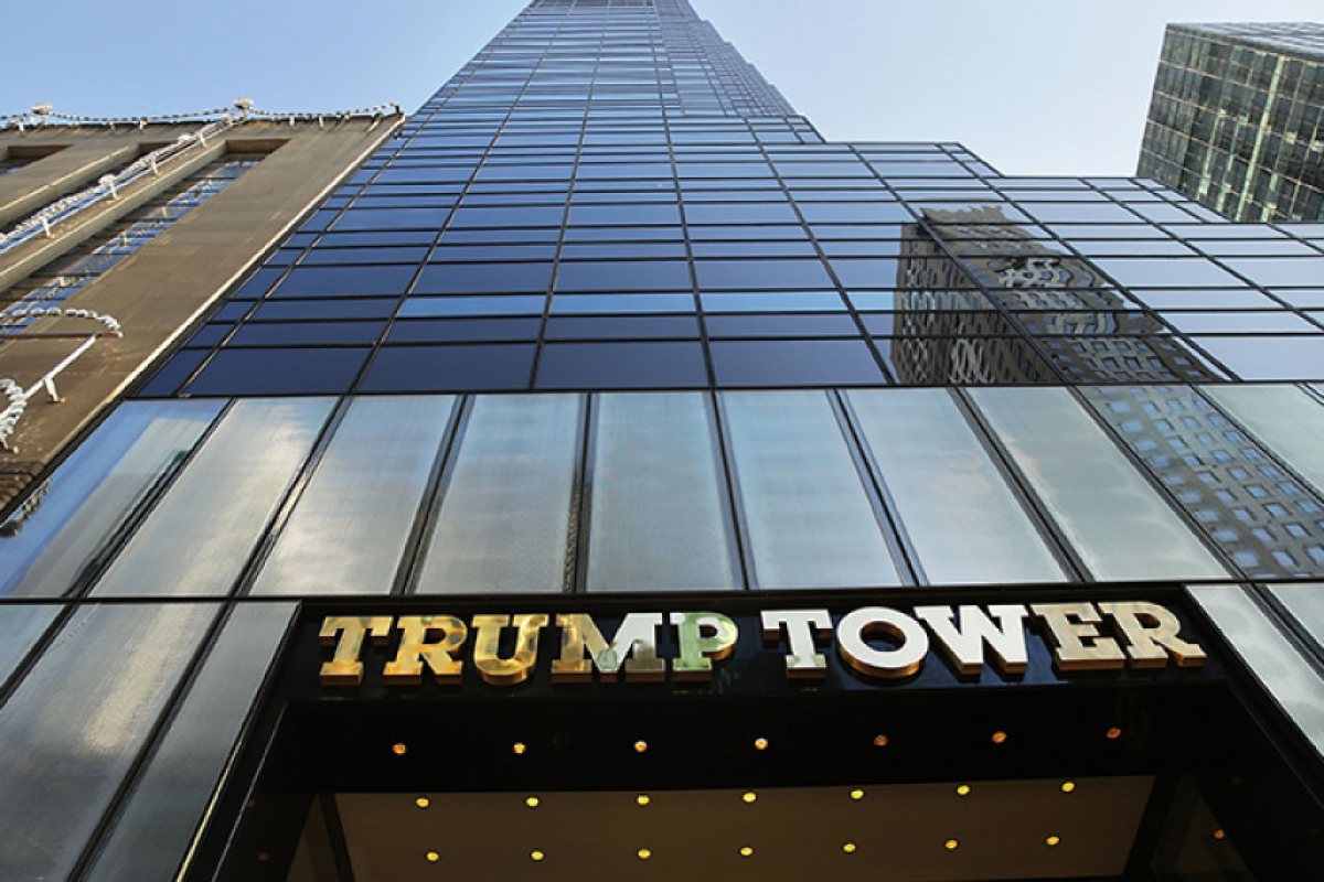 Извънредно! Гори сградата на Тръмп! (ВИДЕО)