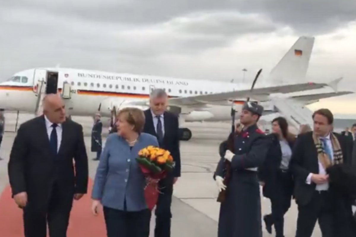 Бойко Борисов посрещна Ангела Меркел в София (ВИДЕО)