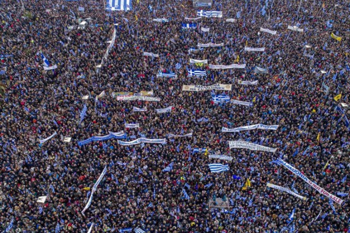 Над 50 хил. на протест в Солун за името на Македония