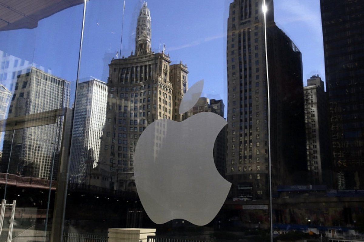 Властите в САЩ погнаха Apple за забавянето на старите iPhone модели