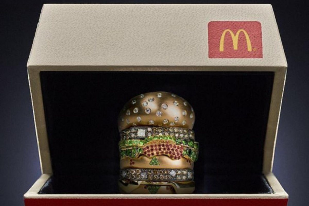 МакДоналдс раздава пръстен “Bling Mac” 