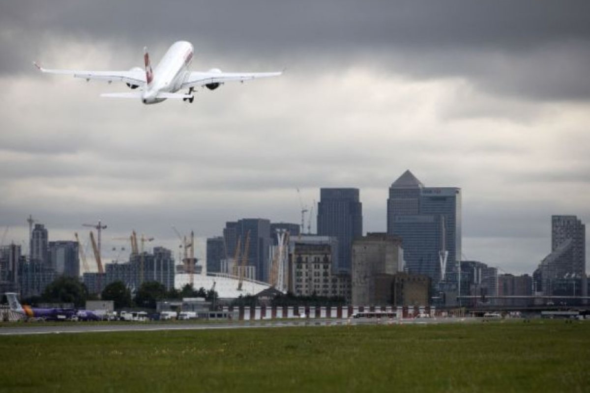 Затвориха "London City Airport" заради бомба от "Втората световна война"