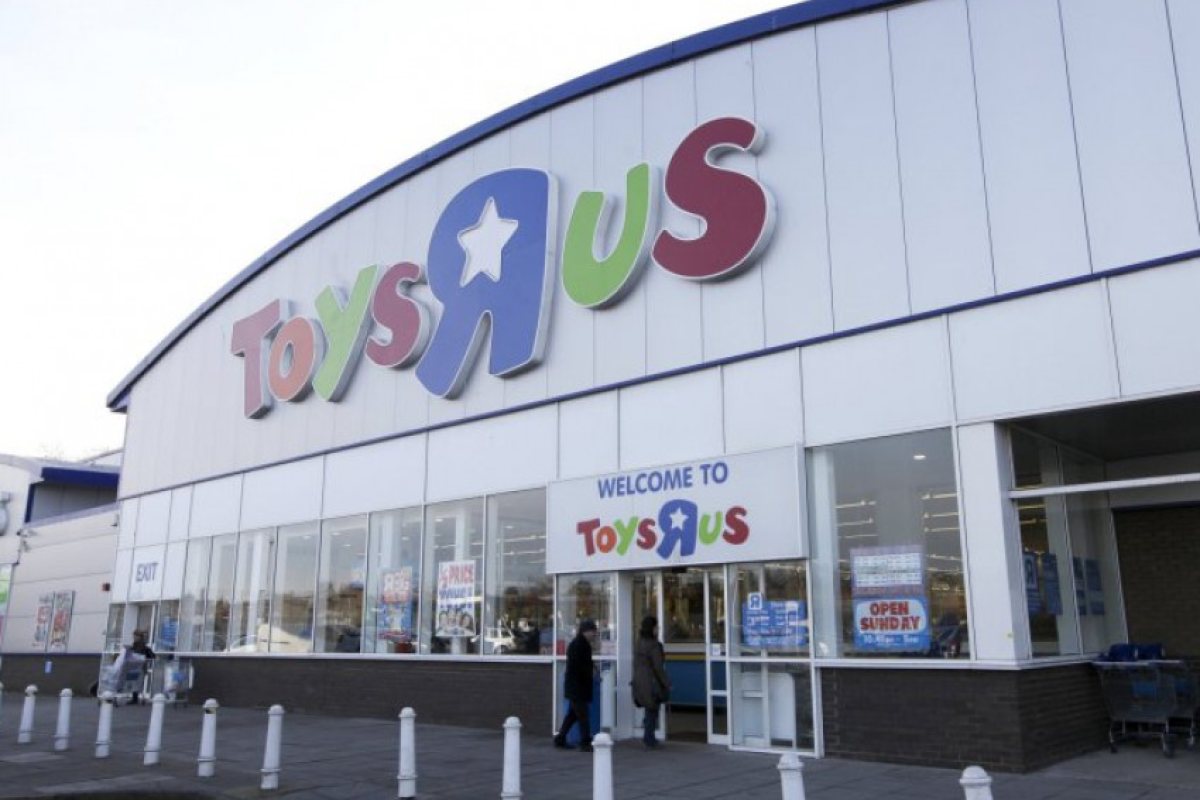 Toy R Us фалира до дни