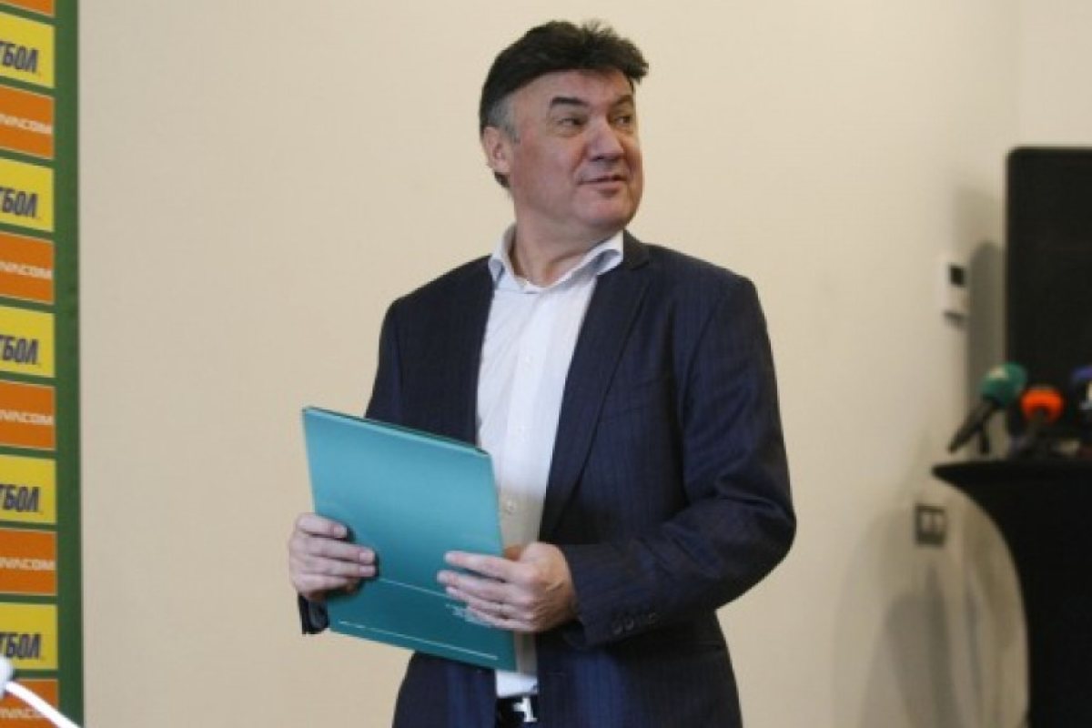 Борислав Михайлов остава начело на Футболния съюз