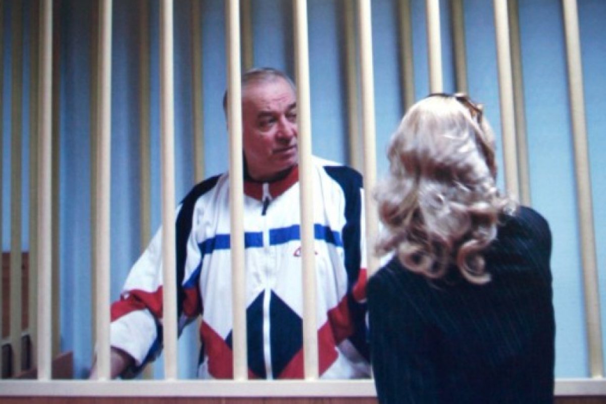 Въпросът е: Защо още няма снимка на отровения Скрипал? 