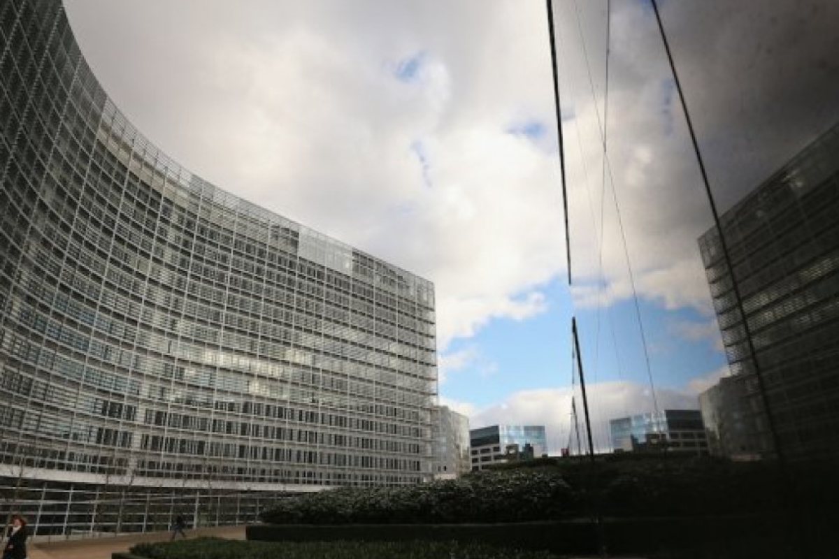 ЕС не може да глоби Facebook заради скандала Cambridge Analytica   