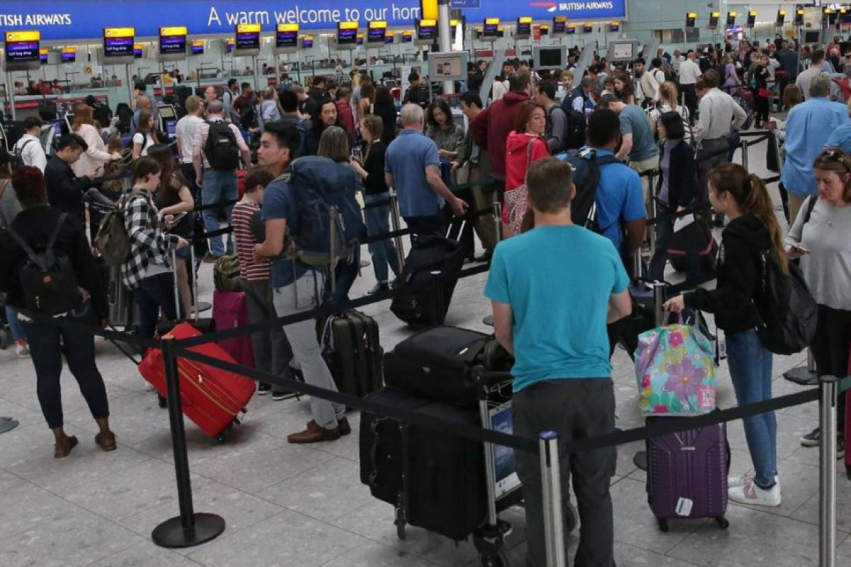 Повече от половината полети за Европа отложени заради срив в системата