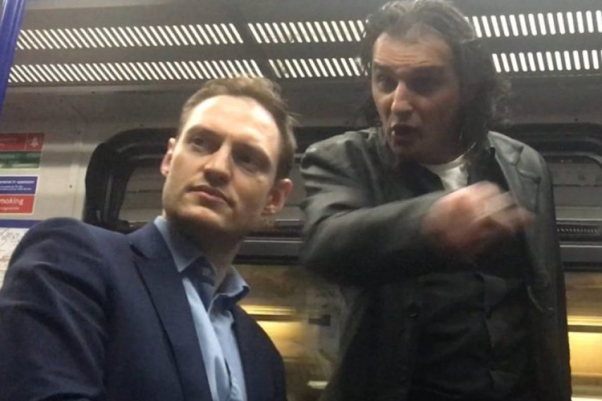 Расистки скандал в лондонското метро: Пиян англичанин се кара на поляк, че пие бира (ВИДЕО+СНИМКИ)