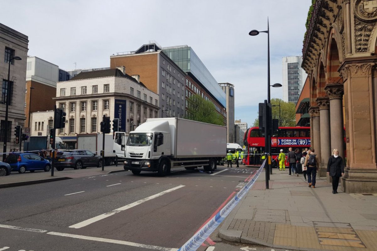 Жена бе затисната от камион на Euston Road